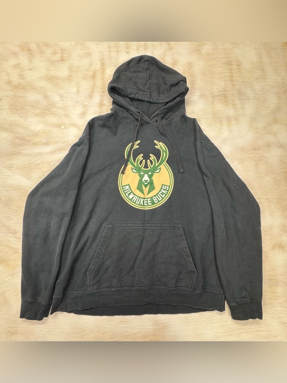 Fanatics NBA Black Milwaukee Bucks Logo Hoodie Men’s Large